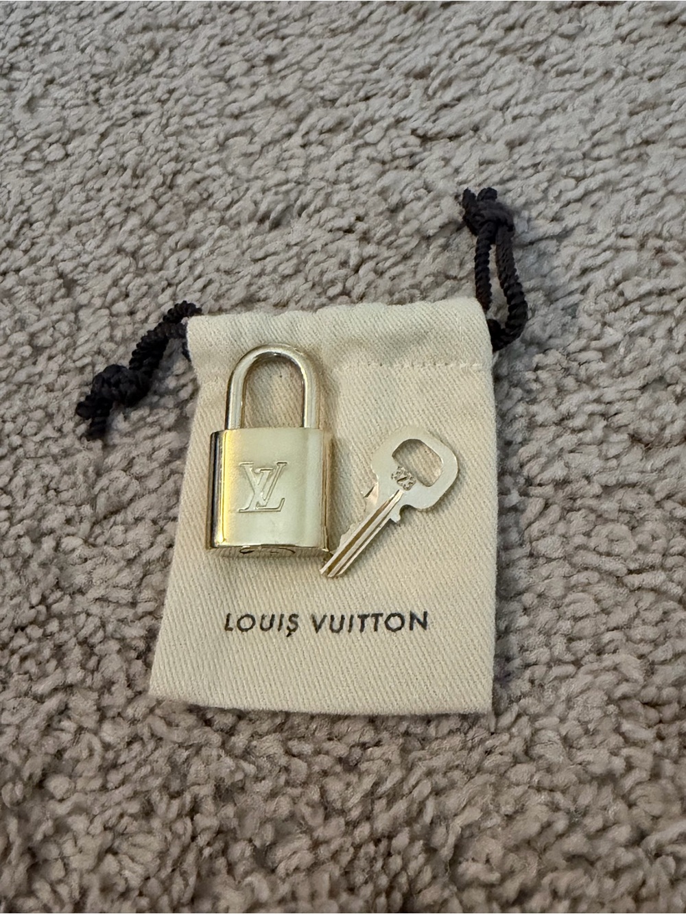 LOUIS VUITTON